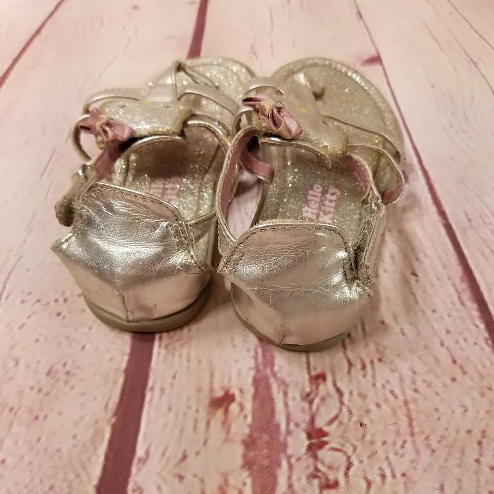 Hello Kitty Sandals 8 - Picture 3 of 4